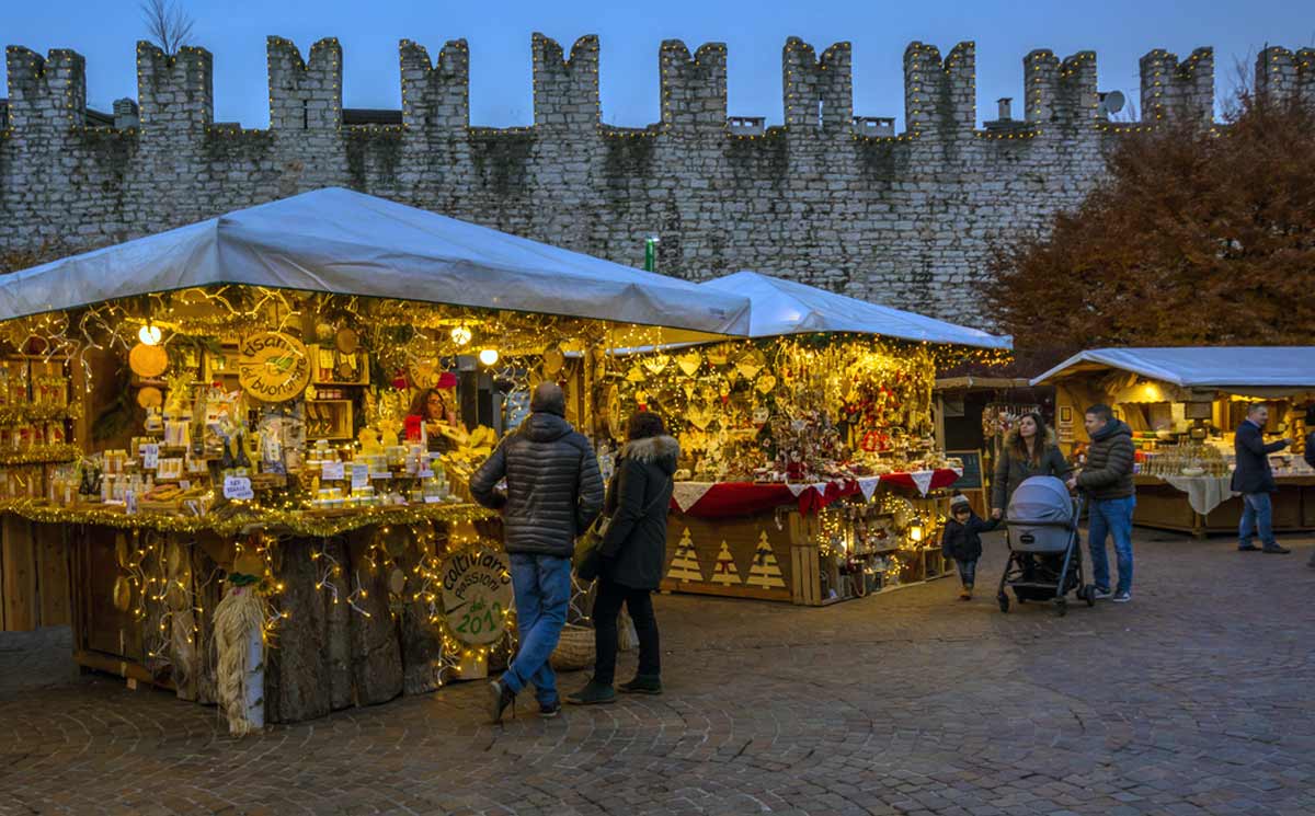 Mercatino di Natale di Trento. La Città del Natale. Cosa Mangiare