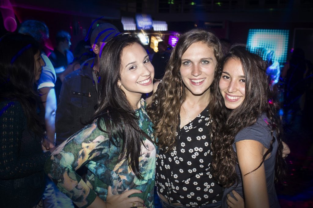 ragazze in discoteca